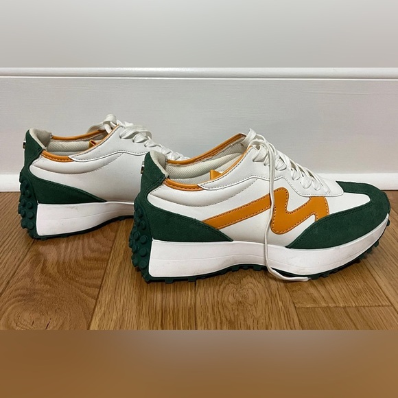 Steve Madden Sneakers - Picture 1 of 3